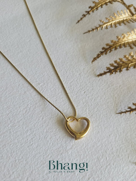 Amora Loop Necklace
