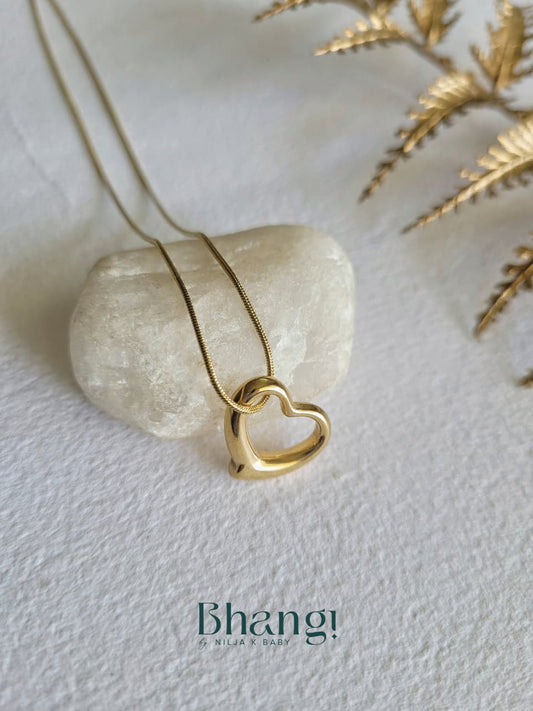 Amora Loop Necklace