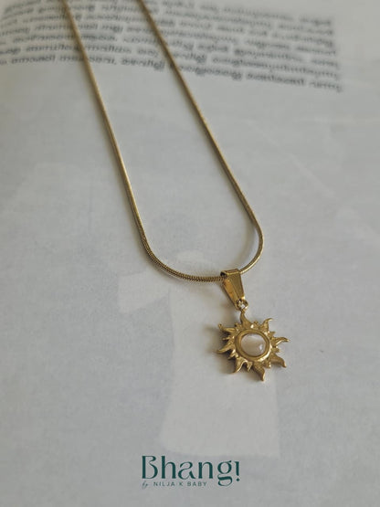 Solar Pearl Pendant Necklace