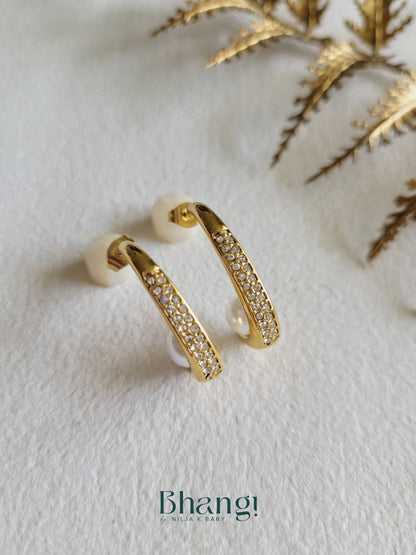 Pearl Glow Curve Earrings
