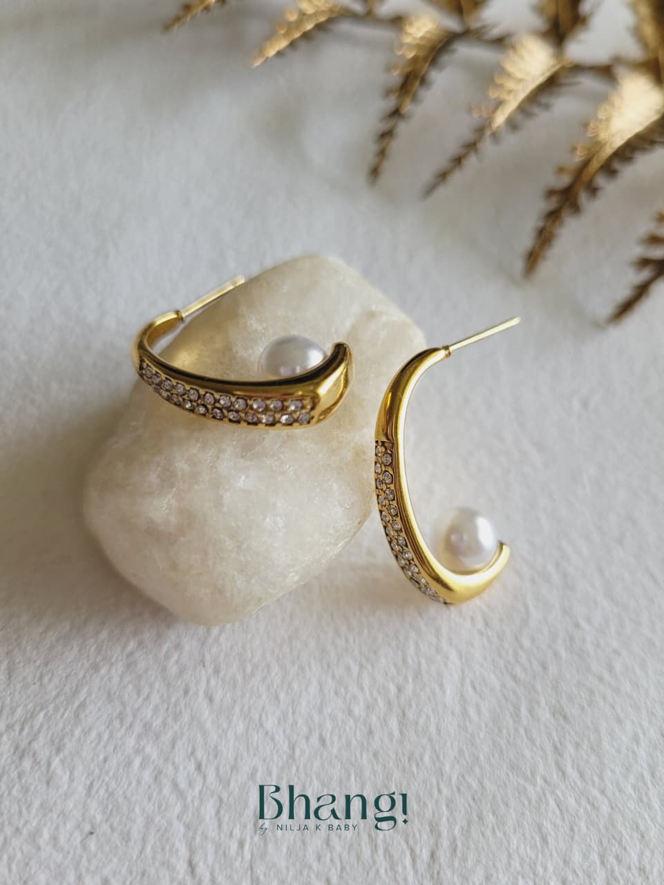 Pearl Glow Curve Earrings