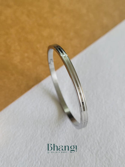 Linea Bangle