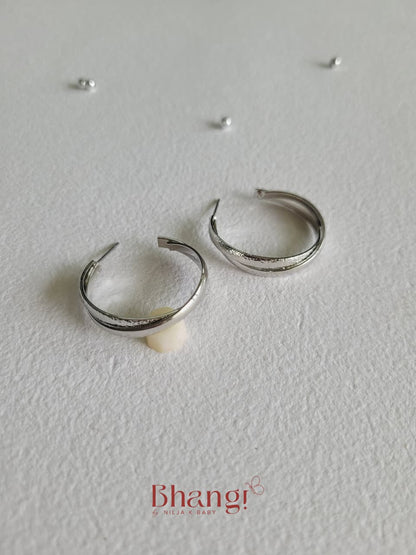 Luna Twist Hoop Earrings – Silver