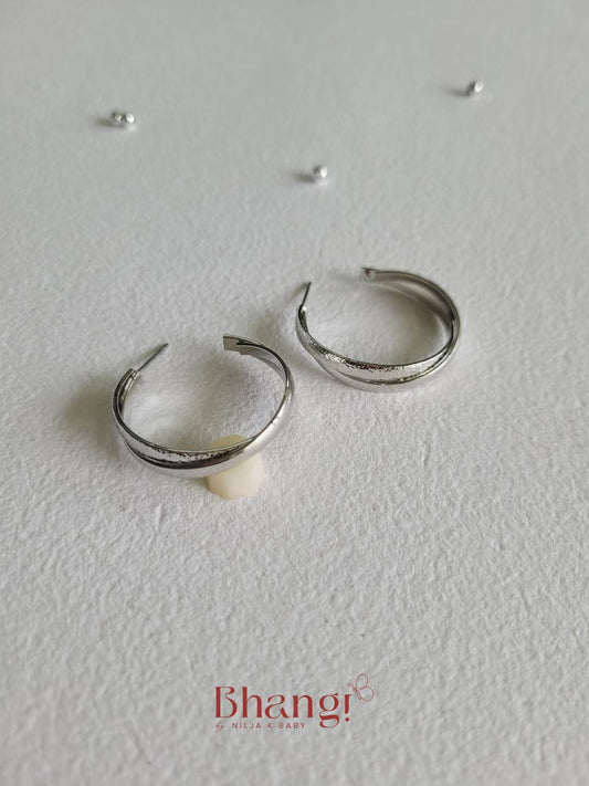 Luna Twist Hoop Earrings – Silver