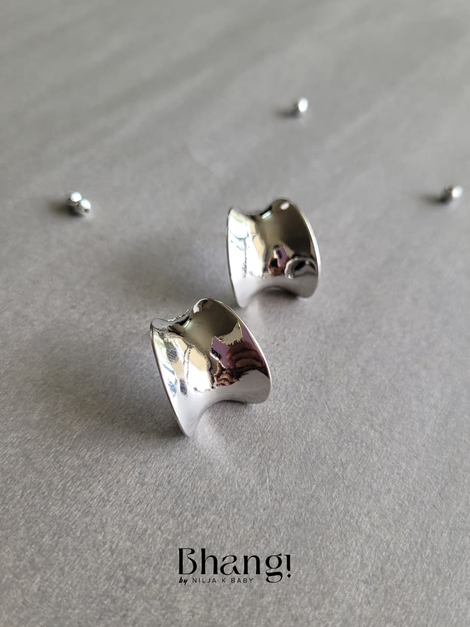 Contour Curve Stud Earrings – Silver