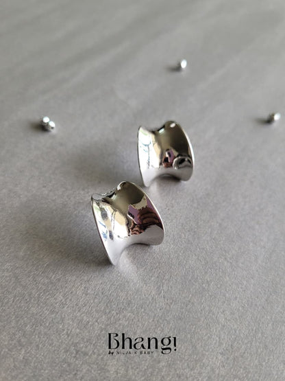 Contour Curve Stud Earrings – Silver