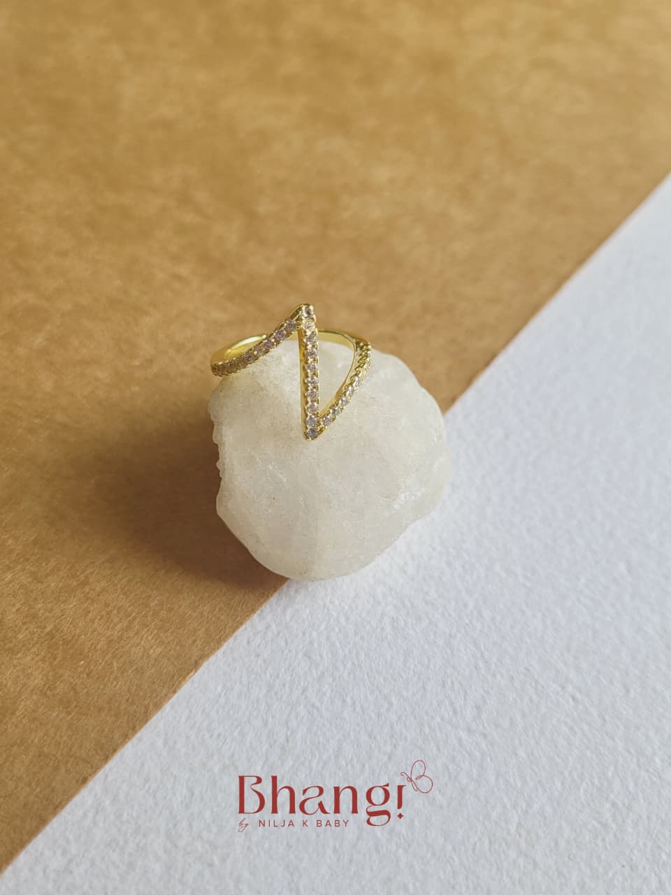 Luna Pavé V Ring