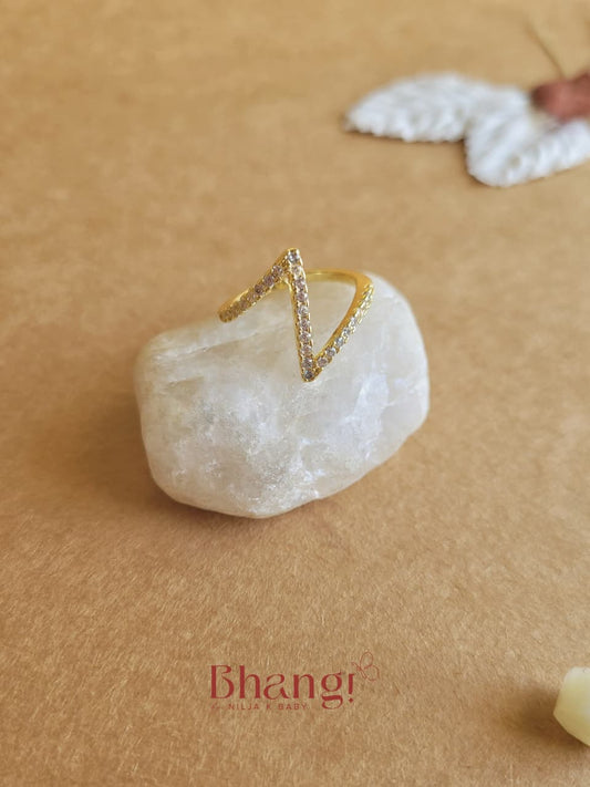 Luna Pavé V Ring