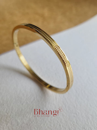 Aurelia Edge Bangle