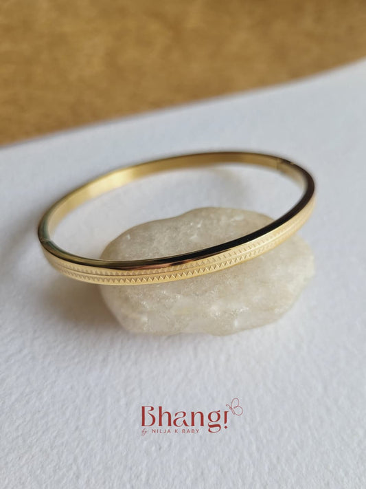 Aurelia Edge Bangle