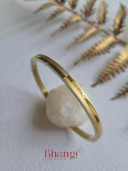 Linear Bangle
