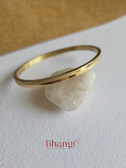 Linear Bangle