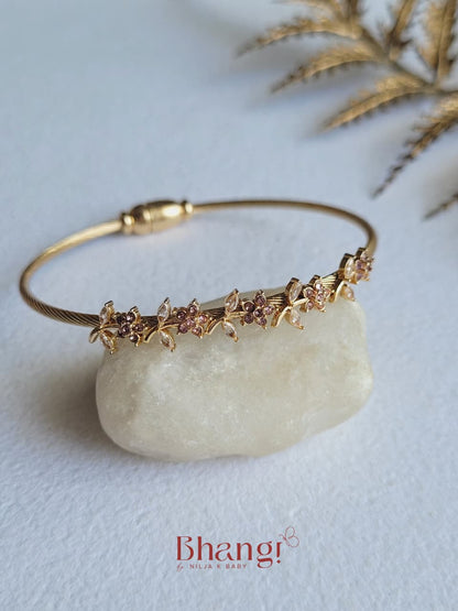 Blooming Pearl Vine Bangle
