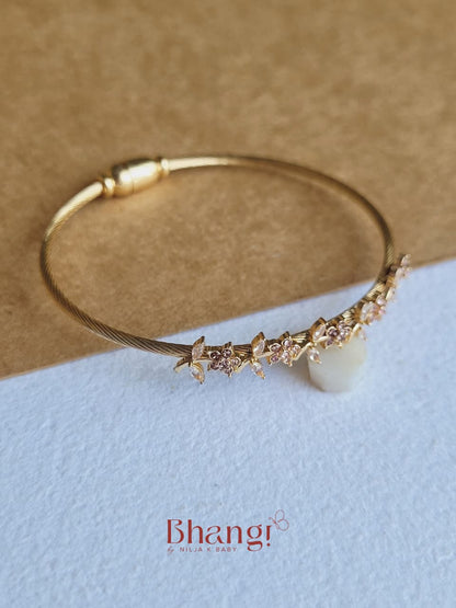 Blooming Pearl Vine Bangle