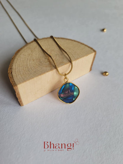 Aurora Iridescent Pendant Necklace