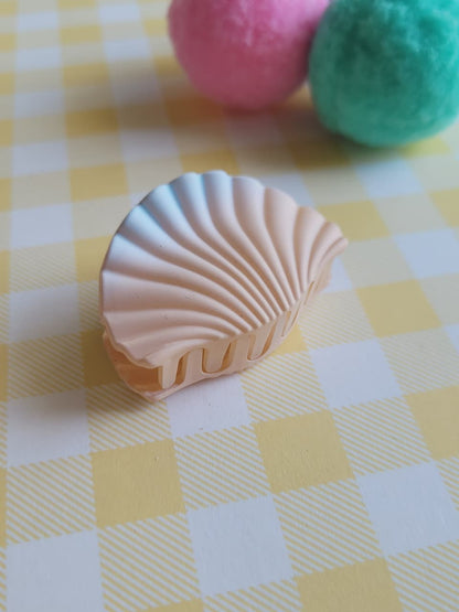 Shell Hair Claw Clip