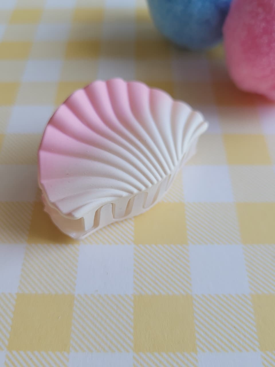 Shell Hair Claw Clip
