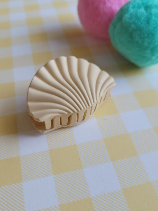 Shell Hair Claw Clip