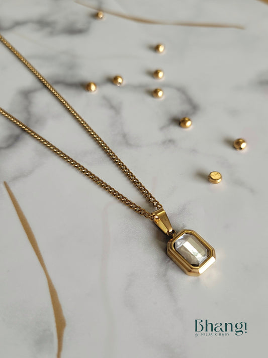 Noor Pendant Necklace